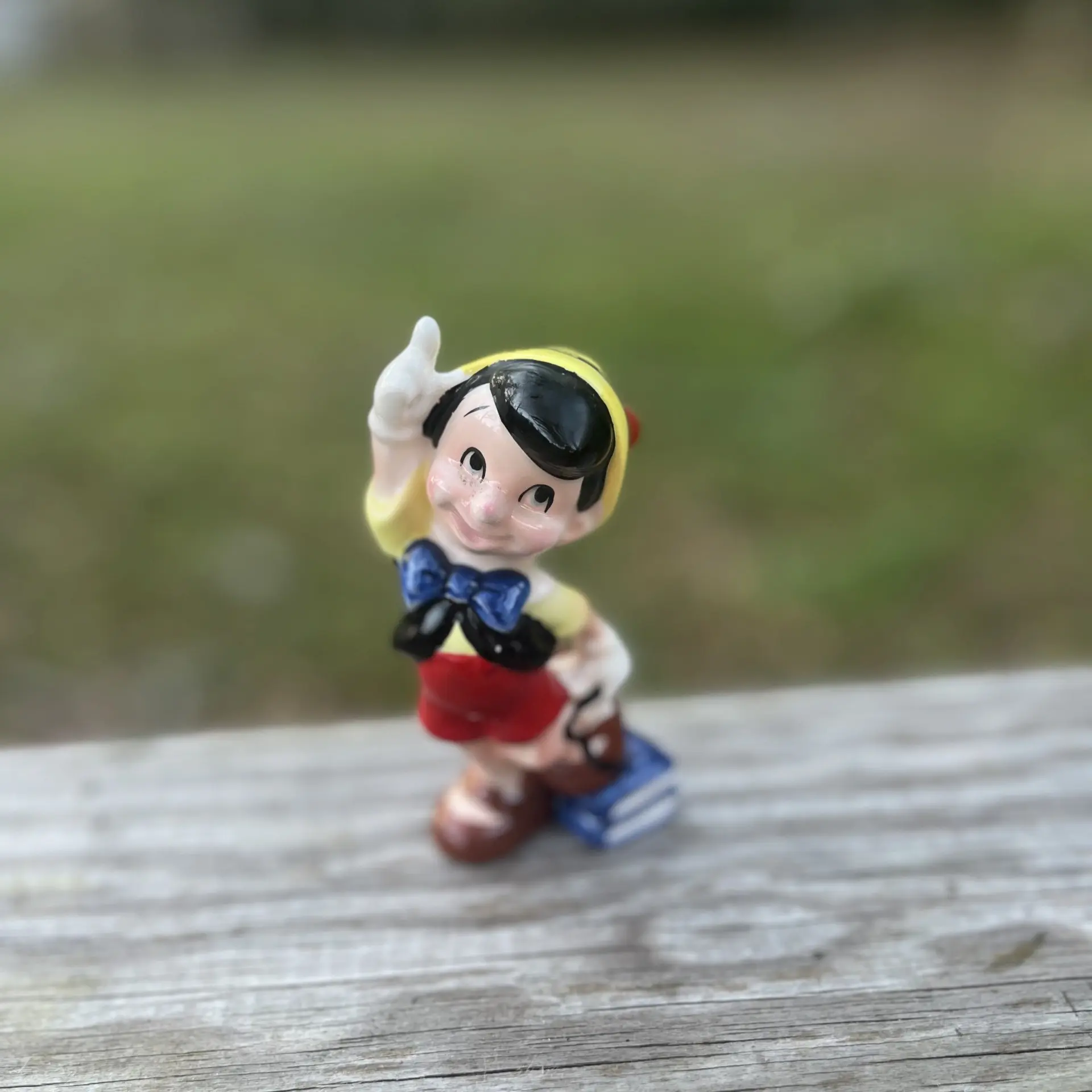 pinocchio disney figurine