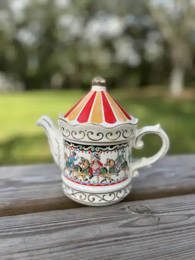 PAUL SADLER carousel teapot yellow and red top
