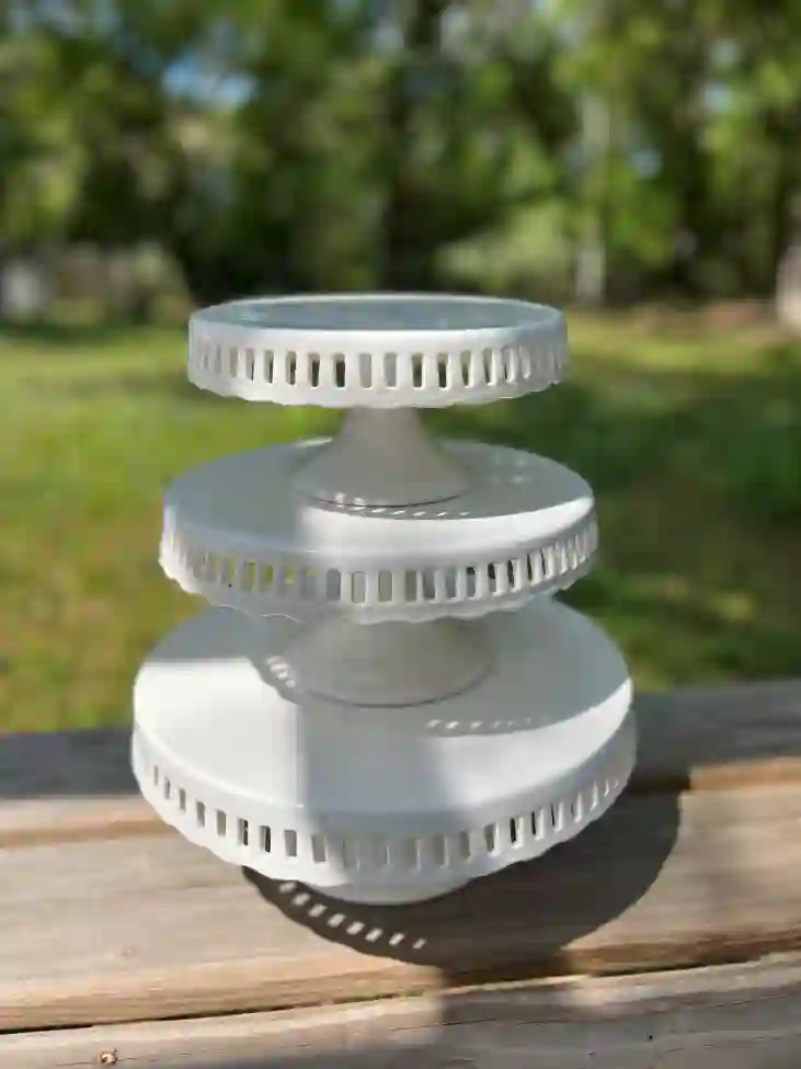 3 layers white cake stands