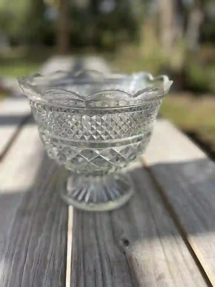 clear glass bowl 