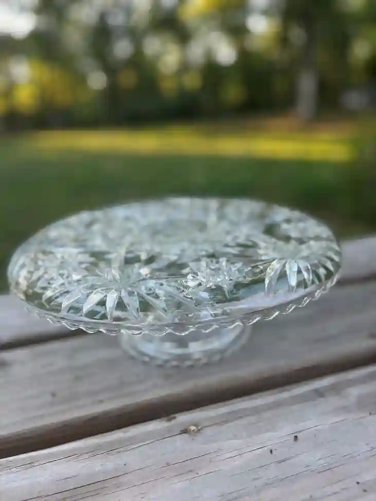 clear glass cake stand
