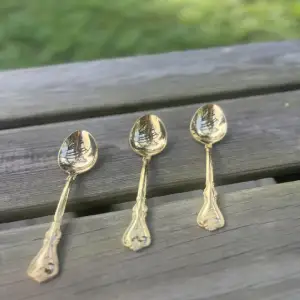 gold flatware spoons