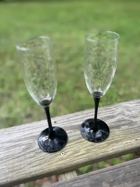 glassware rentals | The Tea Party Company clear glass flutes black steam