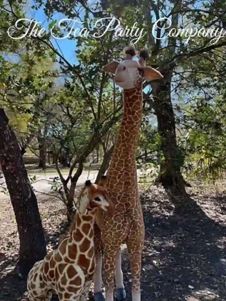 plush mama and baby giraffe