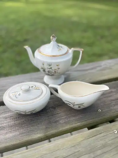 matching tea sets | The Tea Party Company Vintage 3 pieces Teapot Set