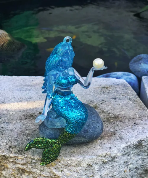 blue-acrylic-mermaid-holding-pearl