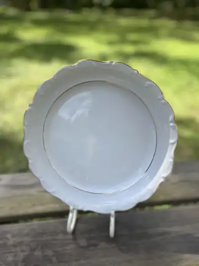 mismatch china rentals | The Tea Party Company Elegant porcelain charger plate gold rim and white.