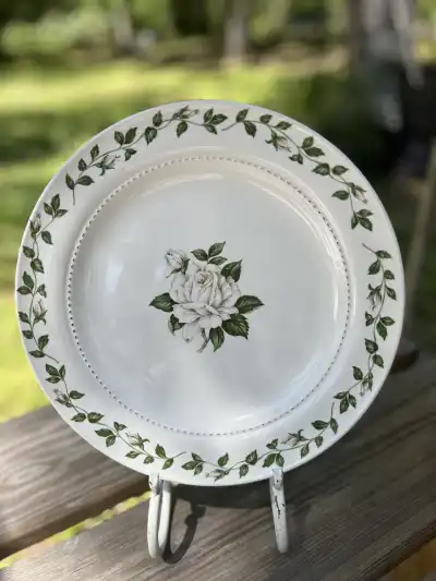 dinner plates rentals | The Tea Party Company Dinner plate with a white rose design in the middle and a bunch of small roses on the edge