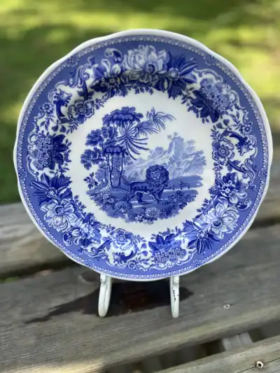 dinner plates rentals | The Tea Party Company Gorgeous dinner plate with scalloped edge featuring a blue and white background with a lion in the middle.