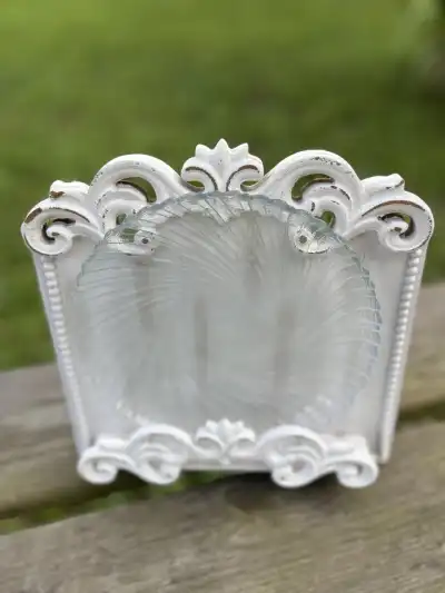 salad plates rentals | The Tea Party Company Clear Glass
Salad Plate Standing on a Wood Base.