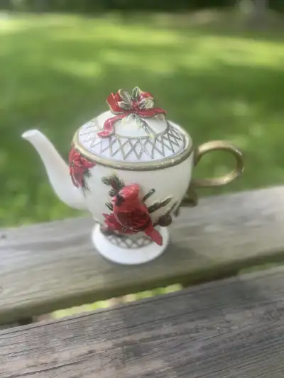 mismatch tea pots rentals | The Tea Party Company Red Cardinal Bird Christmas Tea Pot