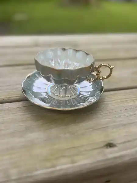 matching-tea-cups-and-saucers | The Tea Party Company pedestal teacup and saiucer