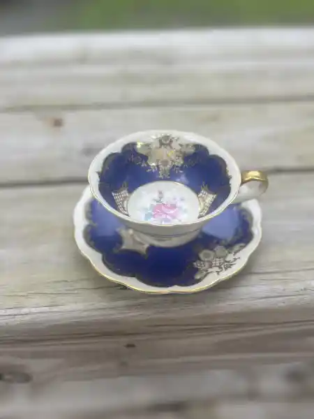 matching-tea-cups-and-saucers | The Tea Party Company pedestal teacup and saiucer